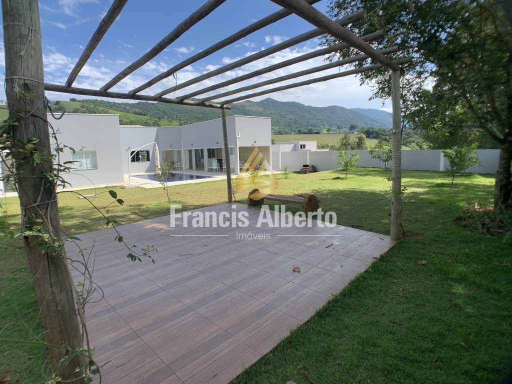 Casa Alto Padrão 4 Suítes em Condomínio Fechado em Extrema MG