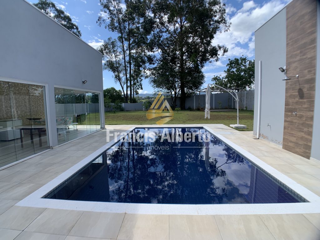 Casa Alto Padrão 4 Suítes em Condomínio Fechado em Extrema MG