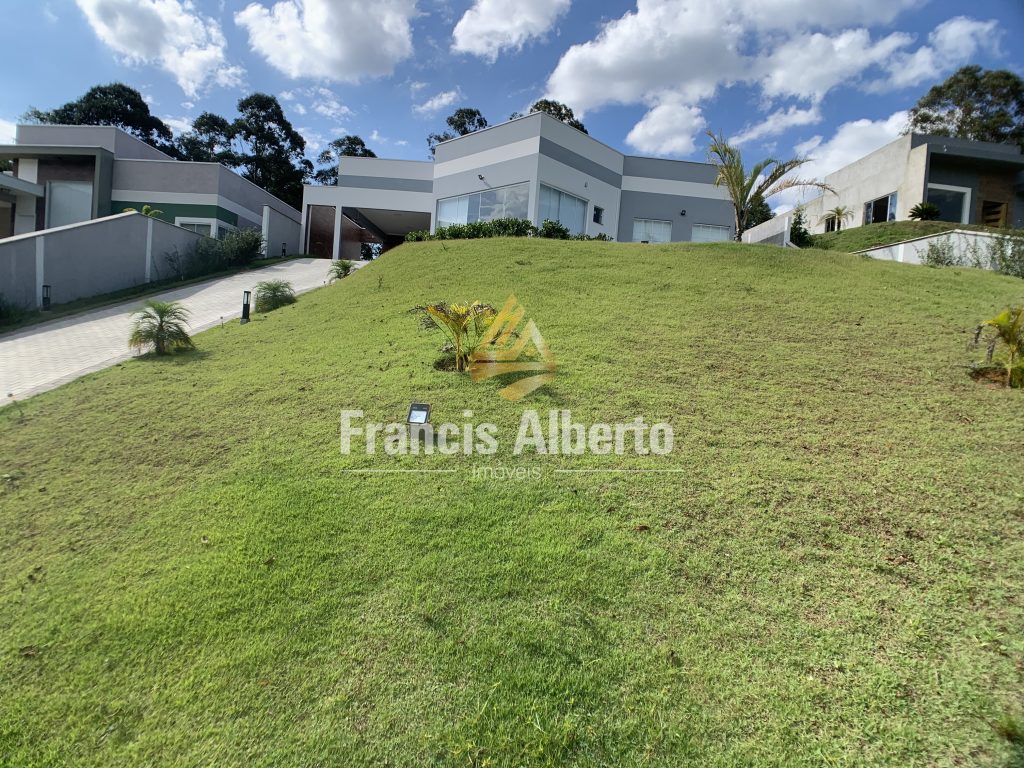 Casa Alto Padrão 4 Suítes em Condomínio Fechado em Extrema MG